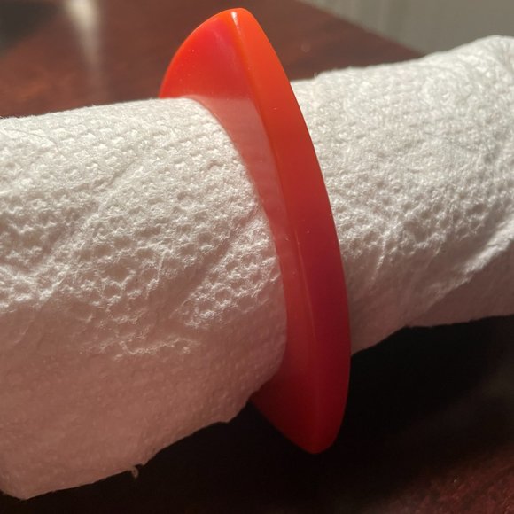 Orange Bakelite Vintage Bangle - with beautiful triangular shaping - Picture 3 of 4